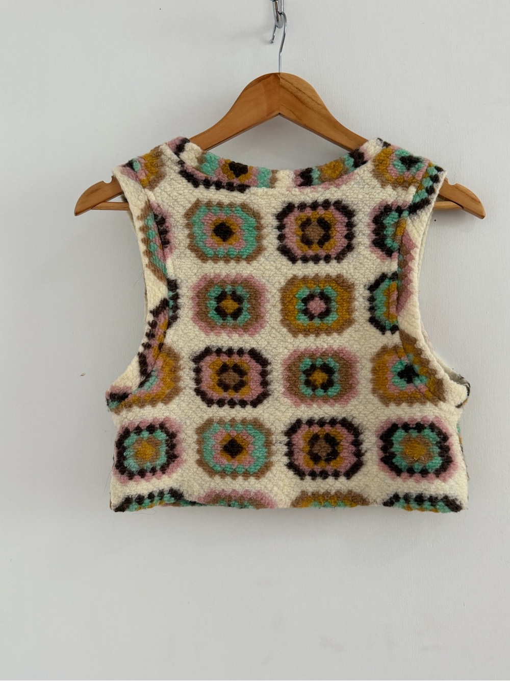 Zara Cream Sherpa Crop Top with Multicolor Geometric Motif - Picture 3 of 5
